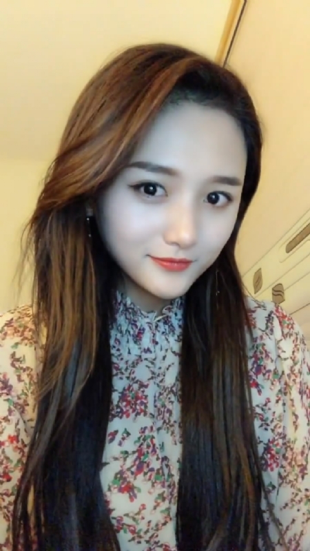 淡然一笑的第一张照片--邯郸相亲服务中心