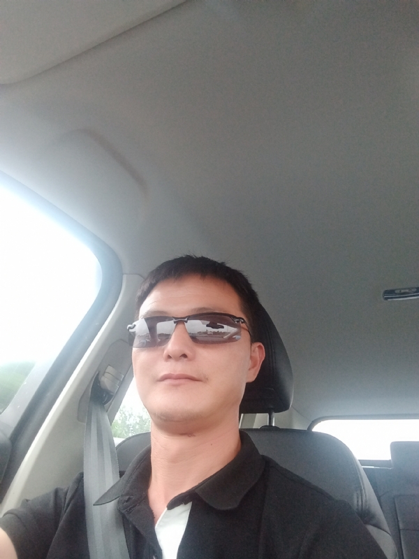 孤独的男人的第一张照片--邯郸相亲服务中心