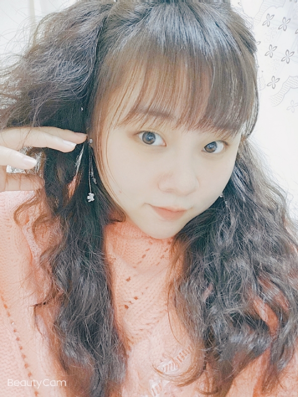 艾薇儿的第一张照片--邯郸相亲服务中心