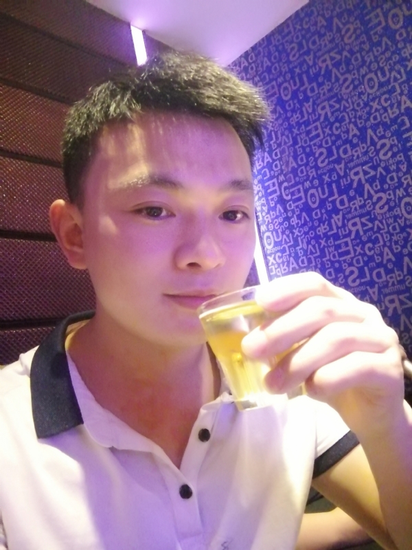 幸福的拥抱的第一张照片--邯郸相亲服务中心