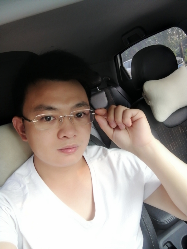 幸福的拥抱的第二张照片--邯郸相亲服务中心