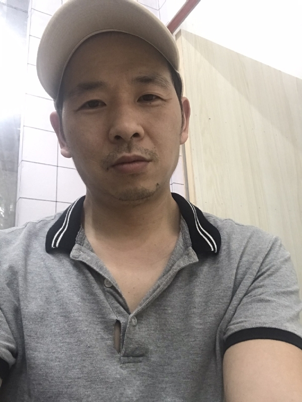 老何的第一张照片--邯郸相亲服务中心