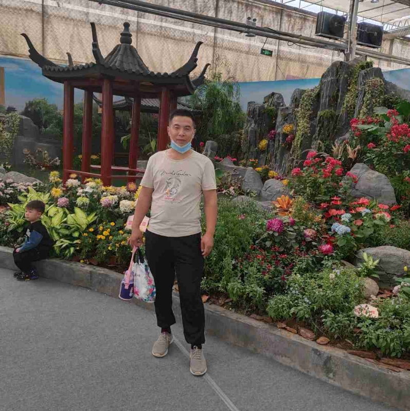 受伤的痴情男的第一张照片--邯郸相亲服务中心