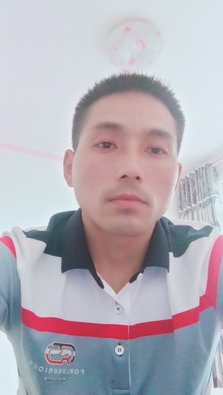 染红尘世的第二张照片--邯郸相亲服务中心