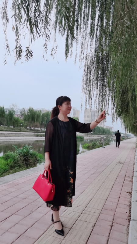 周本玲的第一张照片--邯郸相亲服务中心