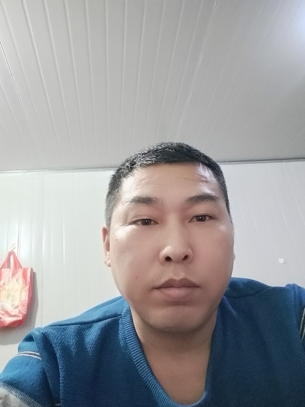 开着拖拉机去兜风的第一张照片--邯郸相亲服务中心