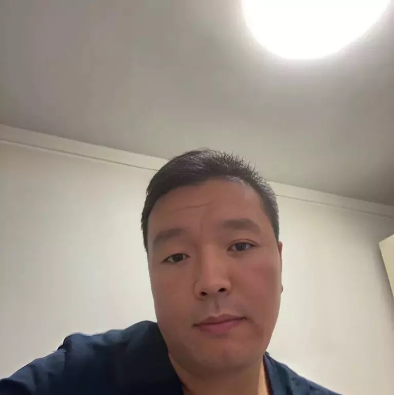 穿唐装的松鼠的第一张照片--邯郸相亲服务中心