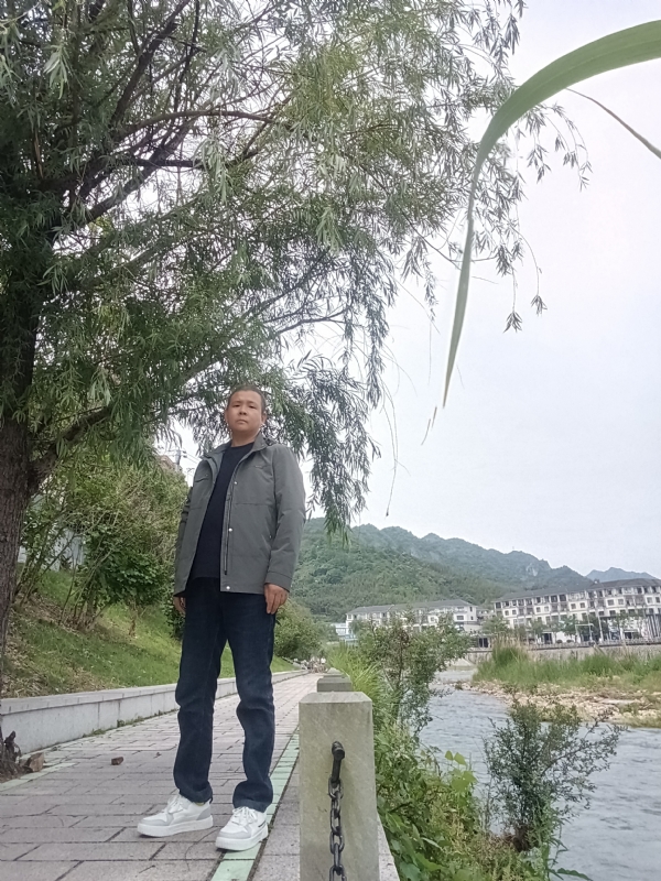 飞雪飘零的第一张照片--邯郸相亲服务中心