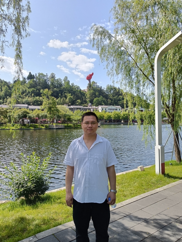 风雨相伴的第一张照片--邯郸相亲服务中心