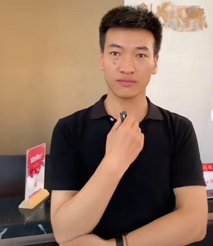 一杯梁白开的第一张照片--邯郸相亲服务中心