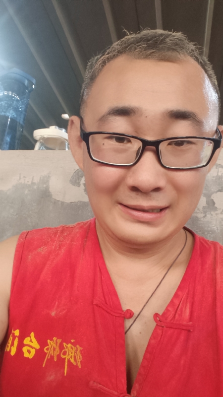 黑黑一笑的第二张照片--邯郸相亲服务中心