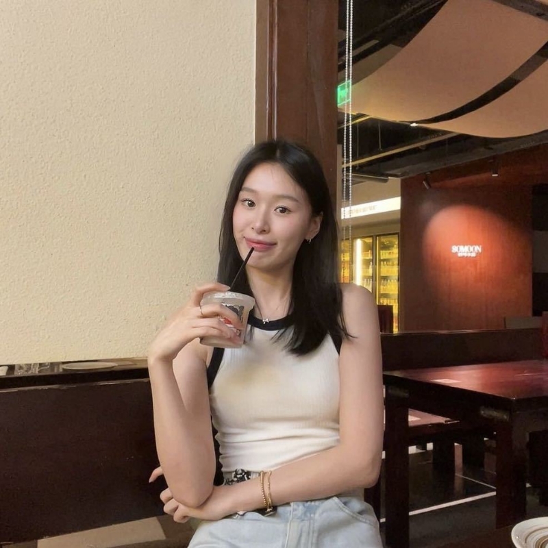 羽毛的第一张照片--邯郸相亲服务中心