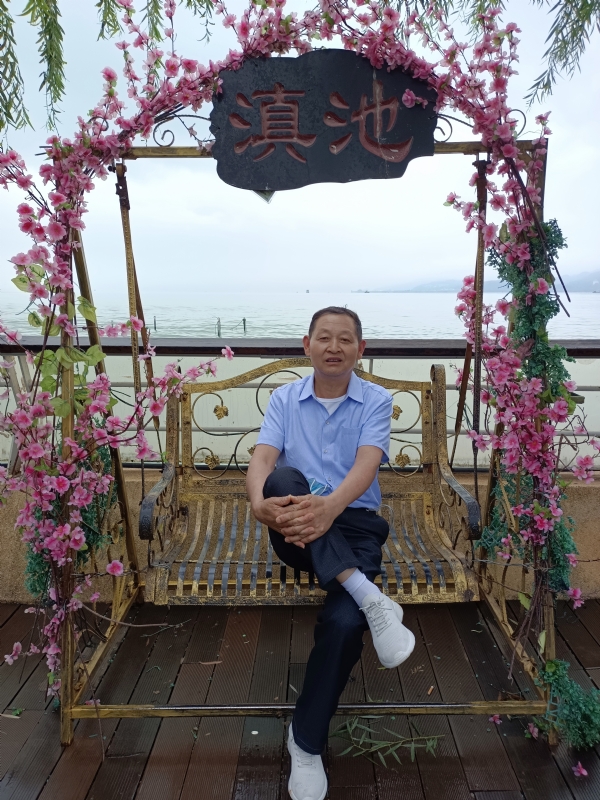 奋斗的第二张照片--邯郸相亲服务中心