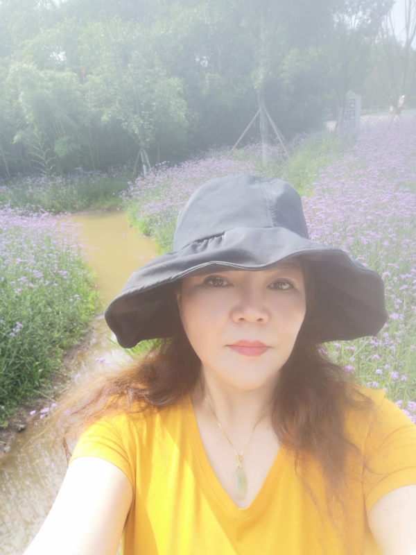 宛霞的第三张照片--邯郸相亲服务中心