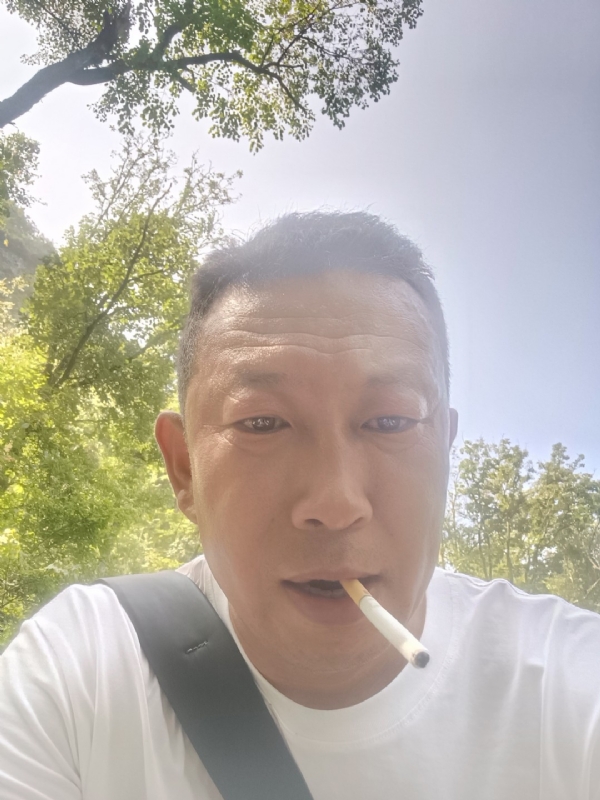 中年大叔的第一张照片--邯郸相亲服务中心